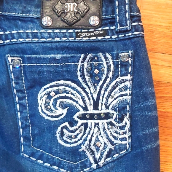 Miss Me Denim - Women's Very Cute distressed Miss Me Jean's 30
